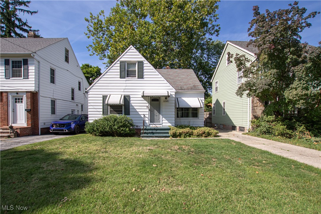 Woodridge Rd, Cleveland Heights, OH 44121