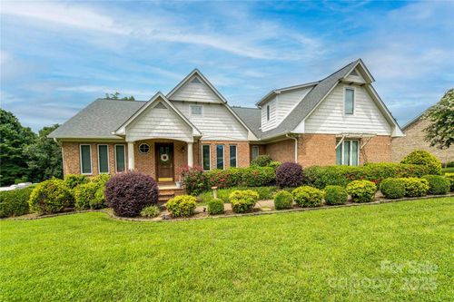 38 Par Dr, Granite Falls, NC, 28630-8661 | Card Image