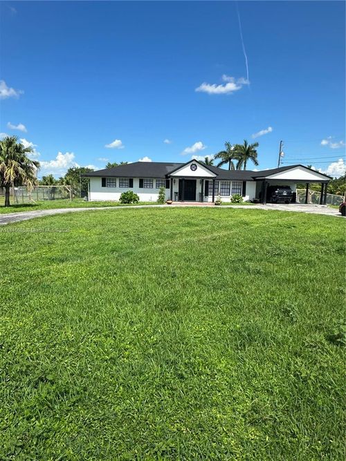 925 Ne 18th St, Belle Glade, FL, 33430-2205 | Card Image
