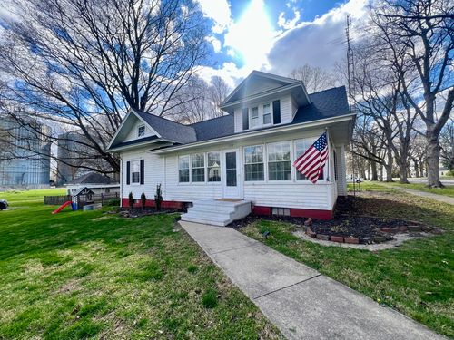 104 N Lincoln St, Broadlands, IL, 61816-9028 | Card Image