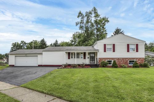819 Hunt Valley Dr, Reynoldsburg, OH, 43068-1682 | Card Image