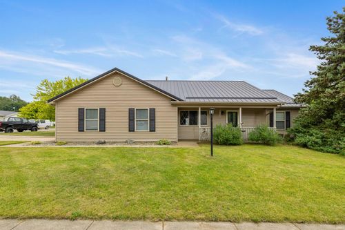 421 Manahan Dr, Angola, IN, 46703-1367 | Card Image