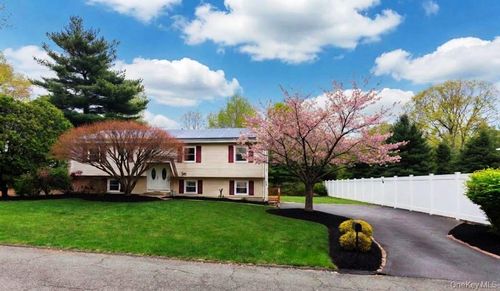 36 Tamar Dr, Valley Cottage, NY, 10989-1327 | Card Image
