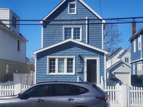 43 Dewitt, Hempstead, NY, 11580 | Card Image