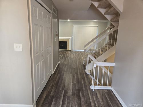 5353 Wright Way W, West Bloomfield, MI, 48322-2120 | Card Image