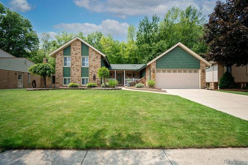 17800 Fox Glen Dr, Riverview, MI, 48193-8125 | Card Image