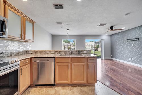 200 Sterling Springs Ln, ALTAMONTE SPRINGS, FL, 32714-3864 | Card Image
