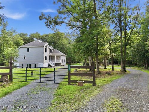5327 Maple Ln, Cresco, PA, 18326-7004 | Card Image