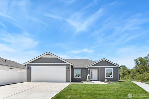 4259 W Sandy Ct, Moses Lake, WA, 98837-8035 | Card Image