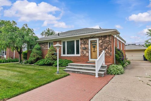 1118 W 13 Mile Rd, Royal Oak, MI, 48073-2413 | Card Image