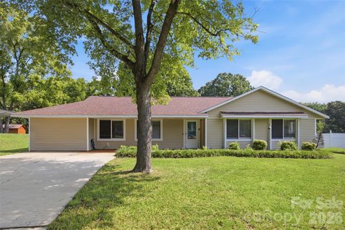 416 King John Cir, Gastonia, NC, 28056-9282 | Card Image