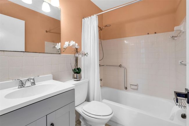APT-84 - 2458 Columbia Dr, Condo with 2 bedrooms, 2 bathrooms and null parking in CLEARWATER FL | Image 19