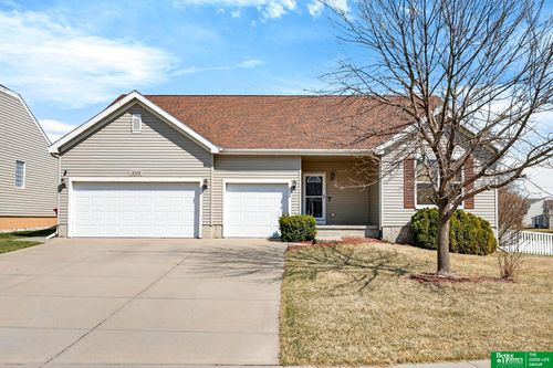 16026 Cary St, Omaha, NE, 68136-1333 | Card Image