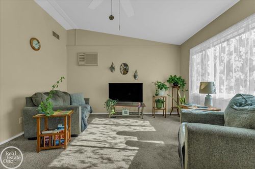 2553 Spruce St, Port Huron, MI, 48060-4127 | Card Image