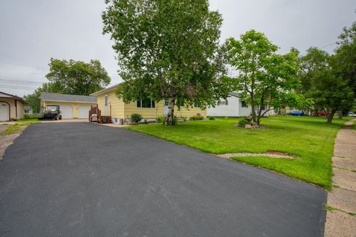 229 Wyandotte Rd, Hoyt Lakes, MN, 55750-1225 | Card Image