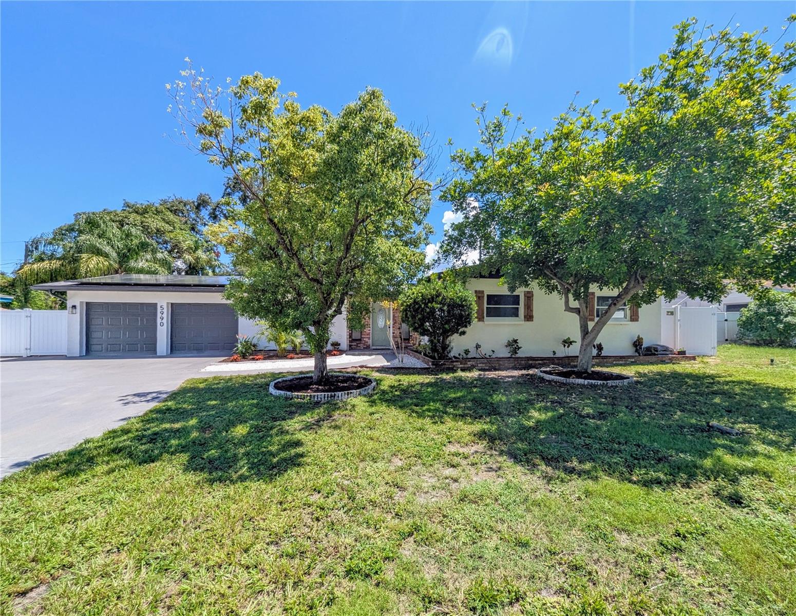 8th St, Saint Petersburg, FL 33705