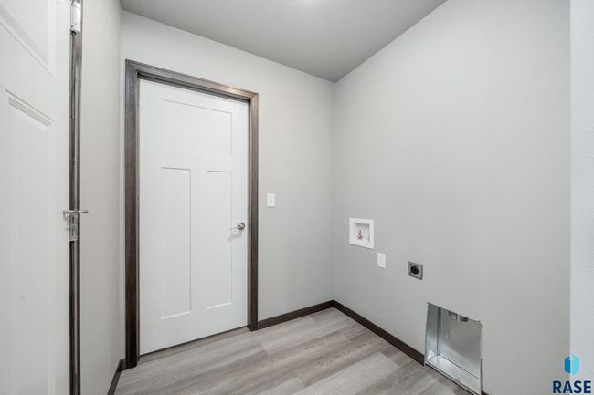 1600 N Tina Dr, House other with 3 bedrooms, 2 bathrooms and null parking in Sioux Falls SD | Image 13