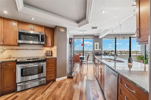 ph-2f-5950 Pelican Bay Plz S, GULFPORT, FL, 33707-6900 | Card Image