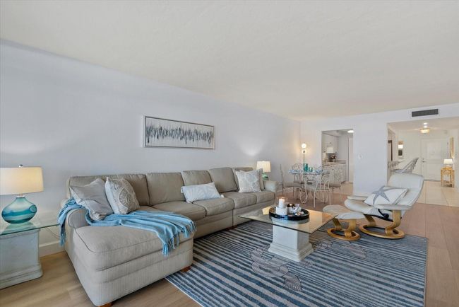 Living Room | Image 16
