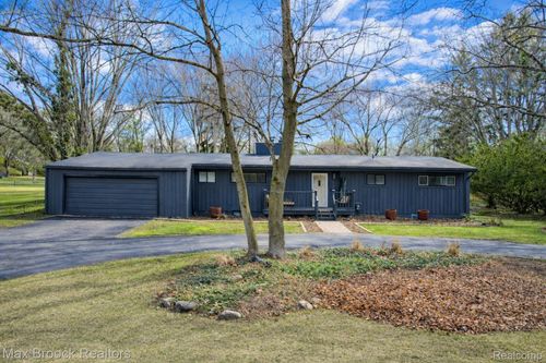 32700 Evergreen Rd, Beverly Hills, MI, 48025-2814 | Card Image