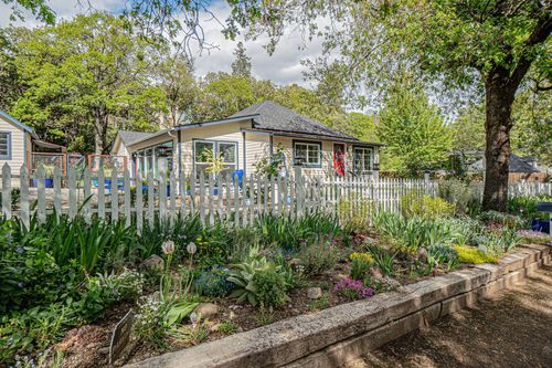 1203 4th Ave, Gold Hill, OR, 97525-9736 | Card Image