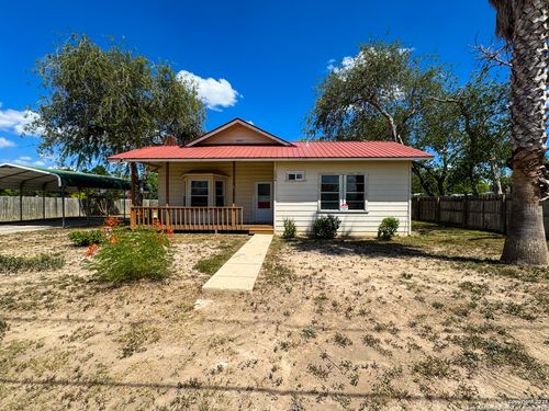 102 N Fort St, Brackettville, TX, 78832-5054 | Card Image