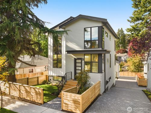 7335 21st Ave Ne, Seattle, WA, 98115-5715 | Card Image