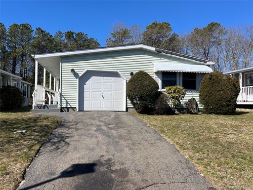 75 Village Cir W, Manorville, NY, 11949-9699 | Card Image