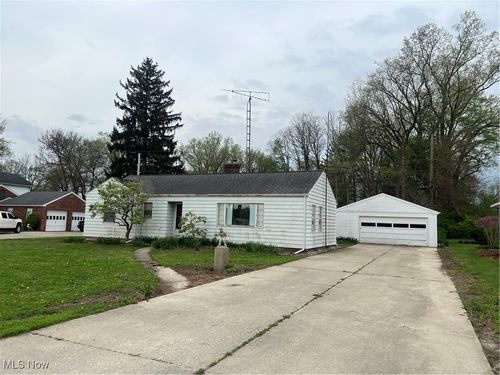 614 3rd Ave, Fremont, OH, 43420-3215 | Card Image