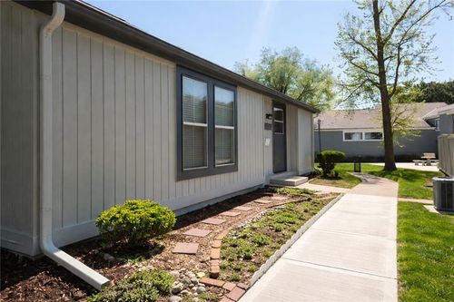 12201 W 79th Ter, Lenexa, KS, 66215-2706 | Card Image