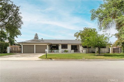 5739 N Pleasant, Fresno, CA, 93711 | Card Image