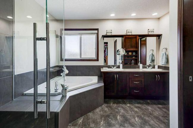 34 Chaparral Valley Place Se, House other with 5 bedrooms, 4 bathrooms and 4 parking in Calgary AB | Image 28