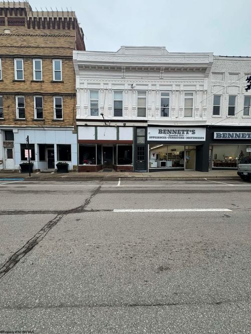 128 Main Ave, Weston, WV, 26452-1945 | Card Image