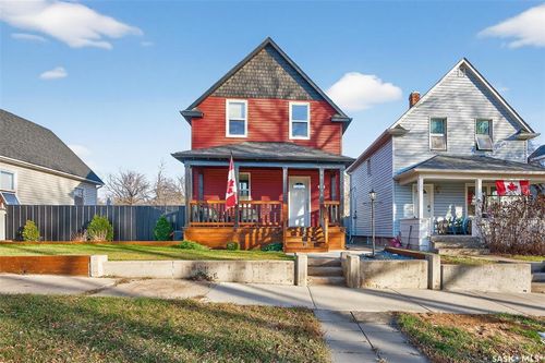 1129 3rd Ave Ne, Moose Jaw, SK, S6H1E9 | Card Image