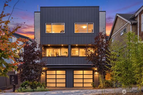 3843 Woodlawn Ave N, Seattle, WA, 98103-8250 | Card Image