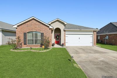 23592 Country Manor Ave, House other with 3 bedrooms, 2 bathrooms and null parking in Denham Springs LA | Image 2