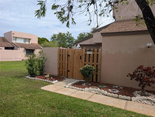 1300 Nw 122nd Ter, Pembroke Pines, FL, 33026-4303 | Card Image