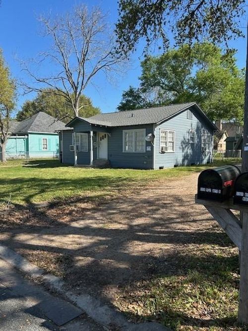 508 Avenue A, El Campo, TX, 77437-4208 | Card Image