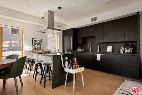 d-1033 N Vista St, West Hollywood, CA, 90046-6617 | Card Image