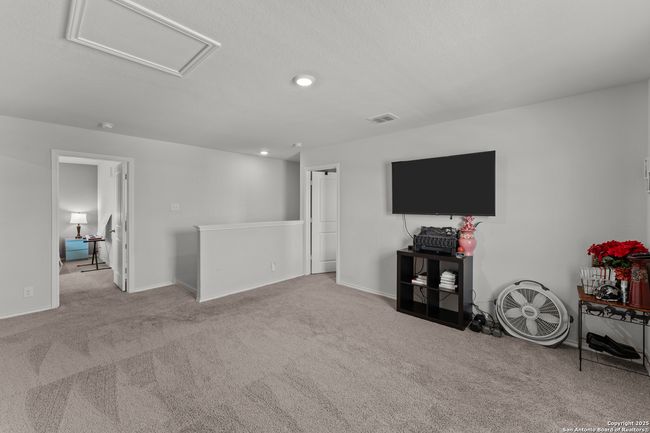 449 Middle Green Loop, House other with 3 bedrooms, 3 bathrooms and null parking in Floresville TX | Image 16