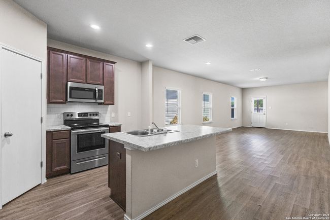 7175 Lunar Eclipse, House other with 3 bedrooms, 2 bathrooms and null parking in Converse TX | Image 6