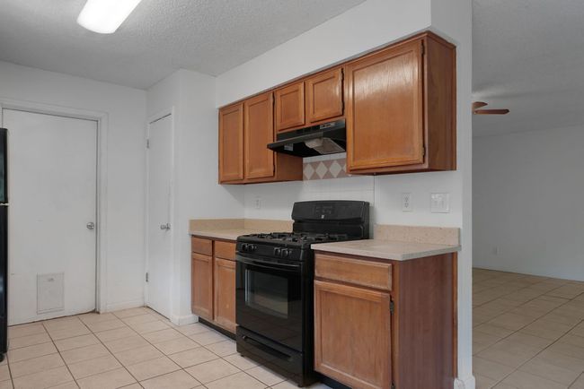Kitchen with gas stove | Image 14