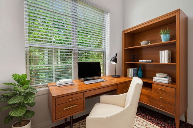 Office - virtually staged | Image 13