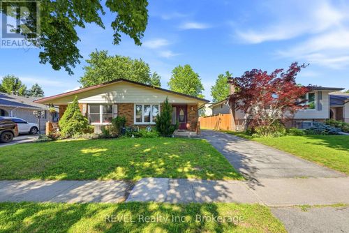 3727 Orlando Dr, Niagara Falls, ON, L2J4B5 | Card Image