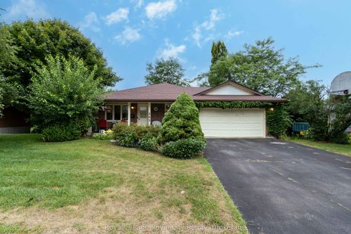365 Wellington St, Fergus, ON, N1M3E1 | Card Image