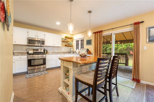 113 Unity Sq, Townhouse with 3 bedrooms, 3 bathrooms and 2 parking in Unity Twp PA | Image 14