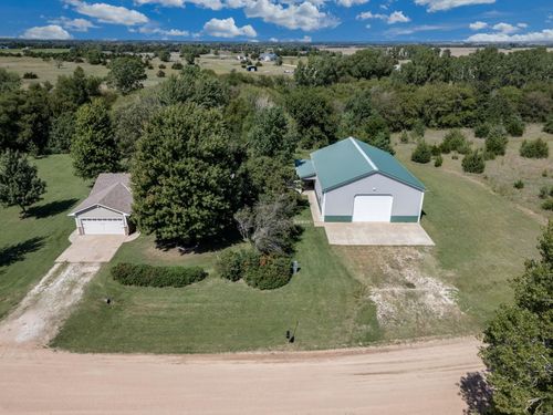 1666 W Larkin Dr, Milton, KS, 67106-8032 | Card Image