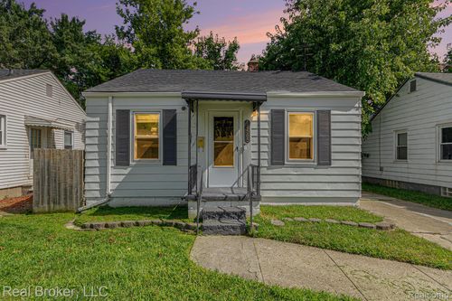 18565 Kenosha St, Harper Woods, MI, 48225-2125 | Card Image