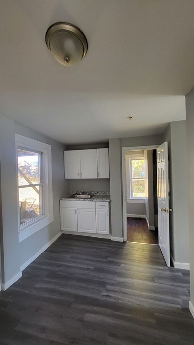 APT-1 - 130 Mount Washington St, Condo with 3 bedrooms, 1 bathrooms and 2 parking in Lowell MA | Image 5
