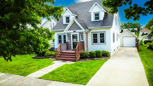 319 S 3rd St, Watseka, IL, 60970-1603 | Card Image